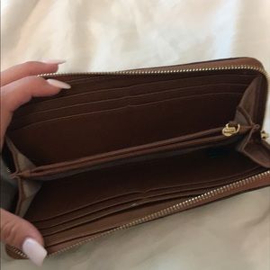 Michael kors wallet